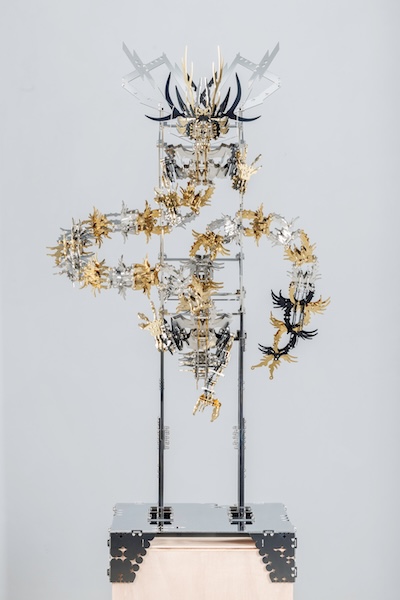 席時斌 Hsi Shih-Pin_龍 Dragon of the East_2024_不鏽鋼  鈦金  黑鉻 Stainless Steel, Titanium Plating and Chrome Plating_高120 x 寬67 x 深61 cm(含不鏽鋼底座) (1).jpg